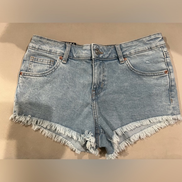 Denim short shorts with fringe bottoms - Picture 2 of 2